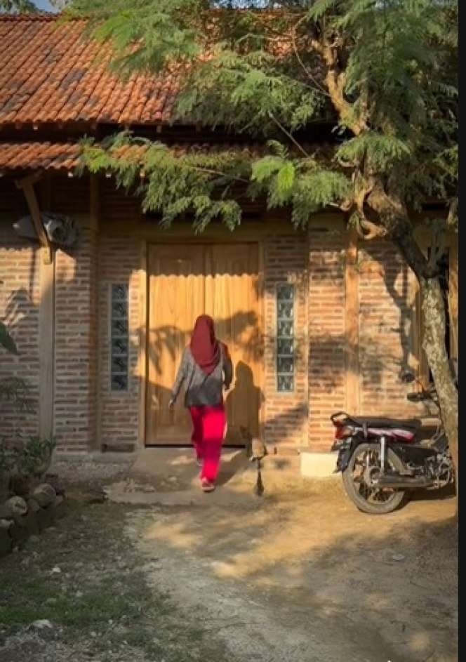 Tiktoker Cantik Ini Dihujat Punya Gaya Elite Tapi Rumah Sulit, Kini Bungkam Haters dengan Cara Terbaik!