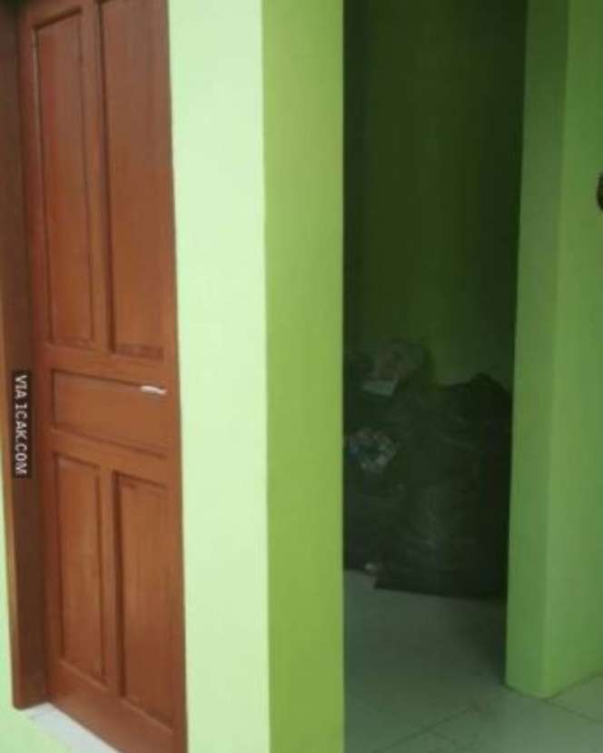 10 Potret Nyeleneh Desain Pintu Ini Malah Bikin Emosi, Antara Ada dan Tiada!