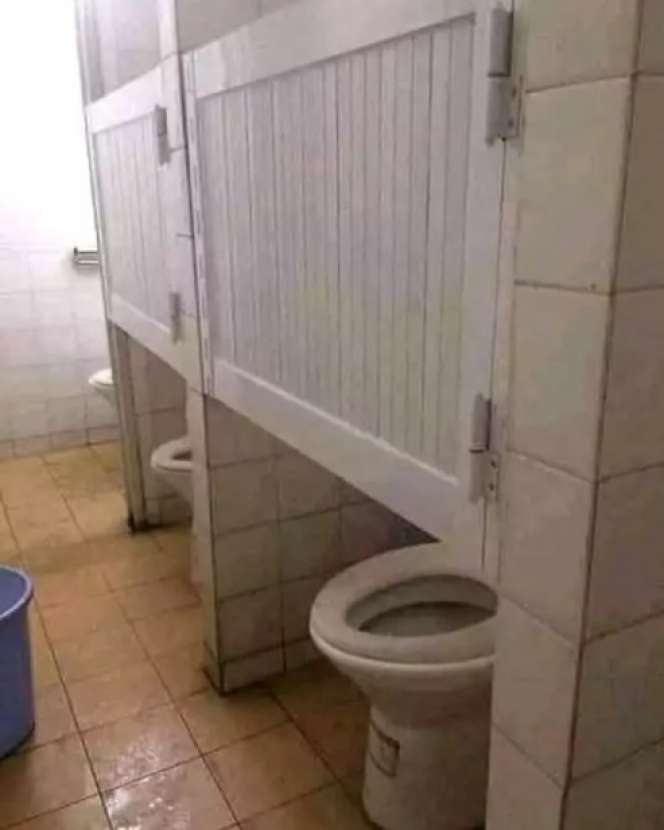 10 Potret Nyeleneh Desain Pintu Ini Malah Bikin Emosi, Antara Ada dan Tiada!