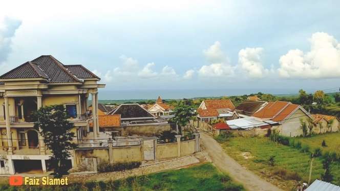 Potret Kampung Unik di Madura, Isinya TKI Arab Saudi, Deretan Rumah Mewah dan Pekarangan Super Luas Malah Bikin Salfok!