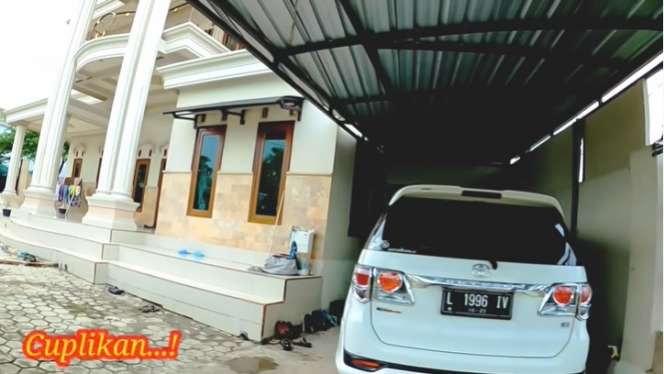 Potret Kampung Unik di Madura, Isinya TKI Arab Saudi, Deretan Rumah Mewah dan Pekarangan Super Luas Malah Bikin Salfok!