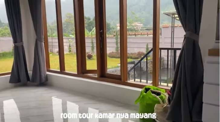 10 Potret Villa Mewah yang Diklaim Milik Mayang & Doddy Sudrajat, Lampu Rp200 Juta Lantai Marmer, Netizen: Halu!