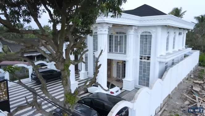 10 Potret Rumah Mami Sultan Palembang, Bak Istana di Tengah Kampung, Raffi Ahmad Lewat!