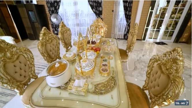 10 Potret Rumah Mami Sultan Palembang, Bak Istana di Tengah Kampung, Raffi Ahmad Lewat!