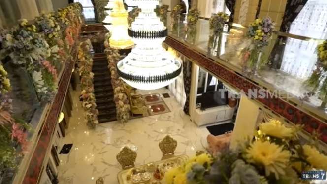 10 Potret Rumah Mami Sultan Palembang, Bak Istana di Tengah Kampung, Raffi Ahmad Lewat!