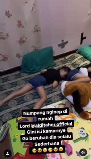 8 Potret Kamar Tidur Aldi Taher yang Sederhana, Tak Punya Kasur, Baju-Baju Super Berantakan!
