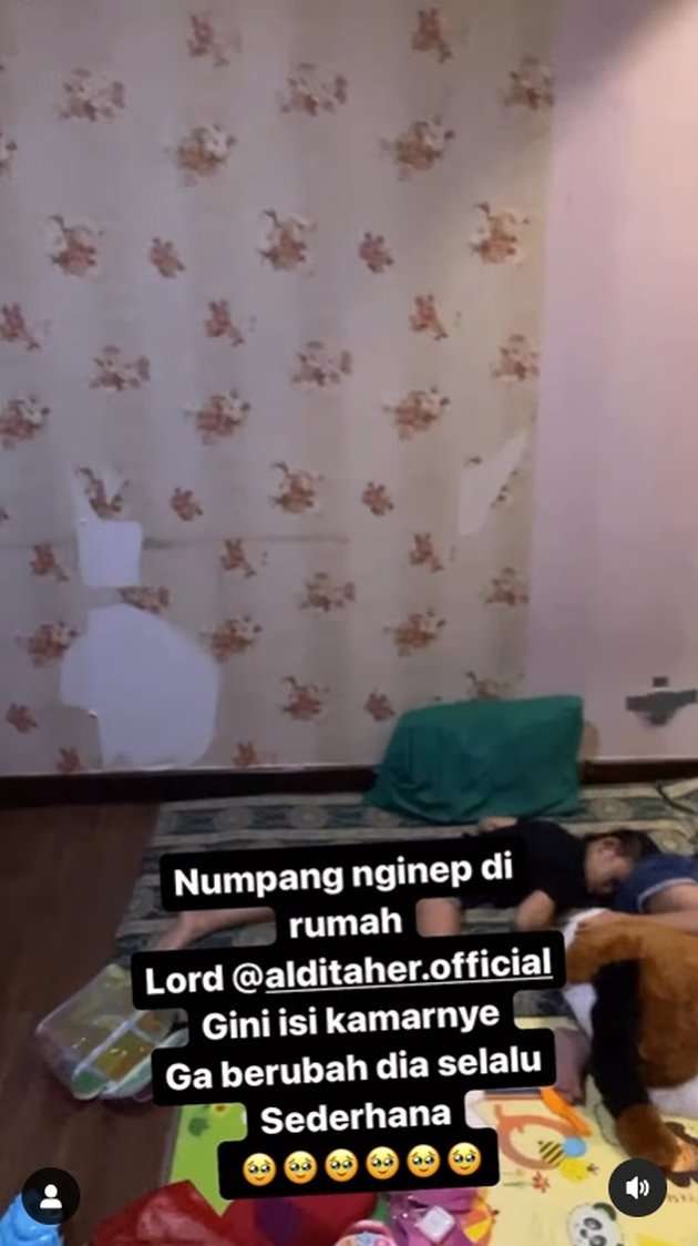 8 Potret Kamar Tidur Aldi Taher yang Sederhana, Tak Punya Kasur, Baju-Baju Super Berantakan!