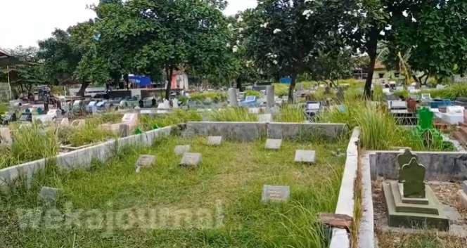 Warung Kelontong Ini Tetap Berdiri Kokoh Meski Ada di Area Kuburan, Ternyata Ini Alasannya…