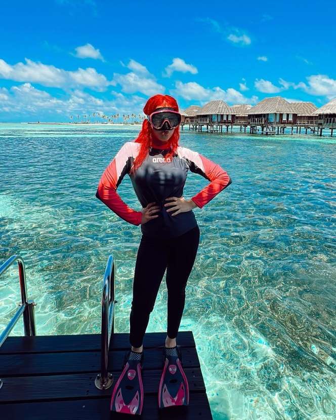 Potret Tasya Farasya Snorkeling di Maldives 'Bareng' Ikan Hiu 