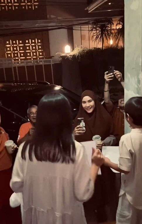 Momen Anak Bungsu Hanung Bramantyo Kabur Ketika Ingin Dipeluk