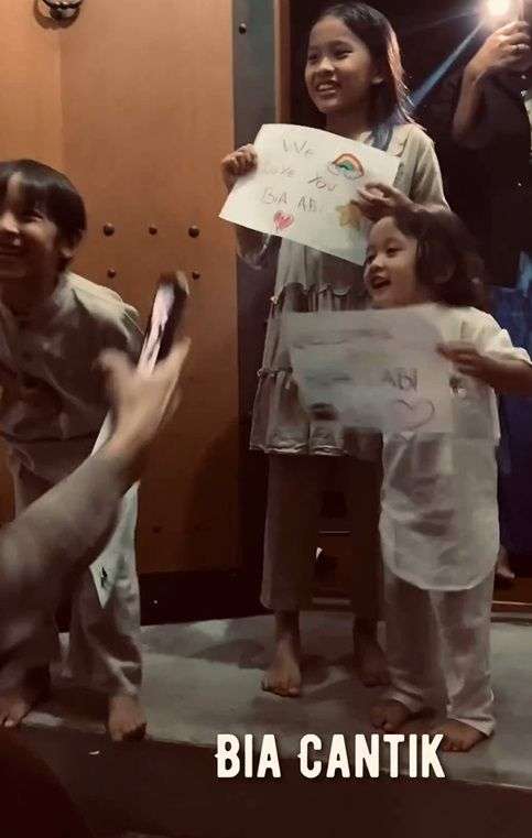 Momen Anak Bungsu Hanung Bramantyo Kabur Ketika Ingin Dipeluk