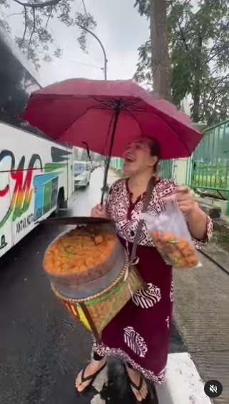 Masih Ingat Ana Shirley, Bidadari Seksi Warkop DKI? Tak Laku Syuting, Kini Jualan Tahu Sumedang di Jalanan, Ini Potretnya