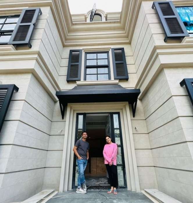 Tak Disangka Bocah Imut Ini Jadi Artis Papan Atas Indonesia, Punya Bisnis Beragam Hingga Bangun Rumah Puluhan Miliar, Kini Dijuluki Sultan!