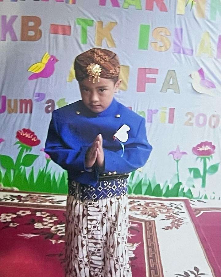Bocah ini Anak Artis & Ustaz Ternama, Ayahnya Wafat, Rumah Dibakar Orang, Kini Jadi Aktor Ganteng dan Top Abis, Ini Potretnya