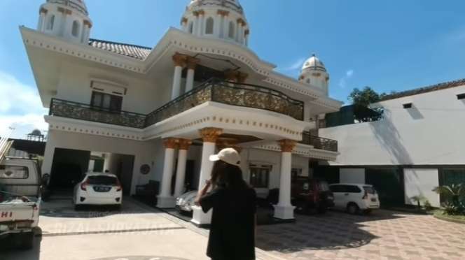 Rumah Terbengkalai Ini Direnovasi Hingga Habiskan Biaya Rp10 Miliar, Tak Disangka Hasilnya…