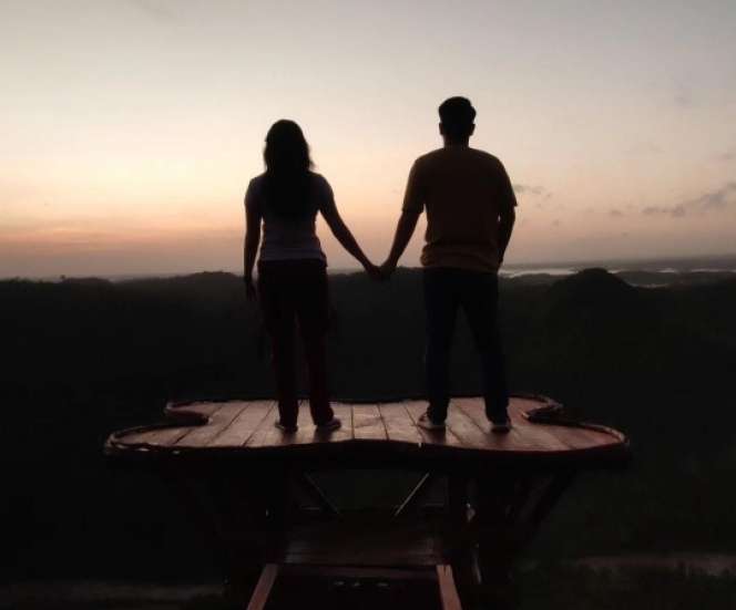 Potret Romantis Della Puspita Bareng Suami Baru