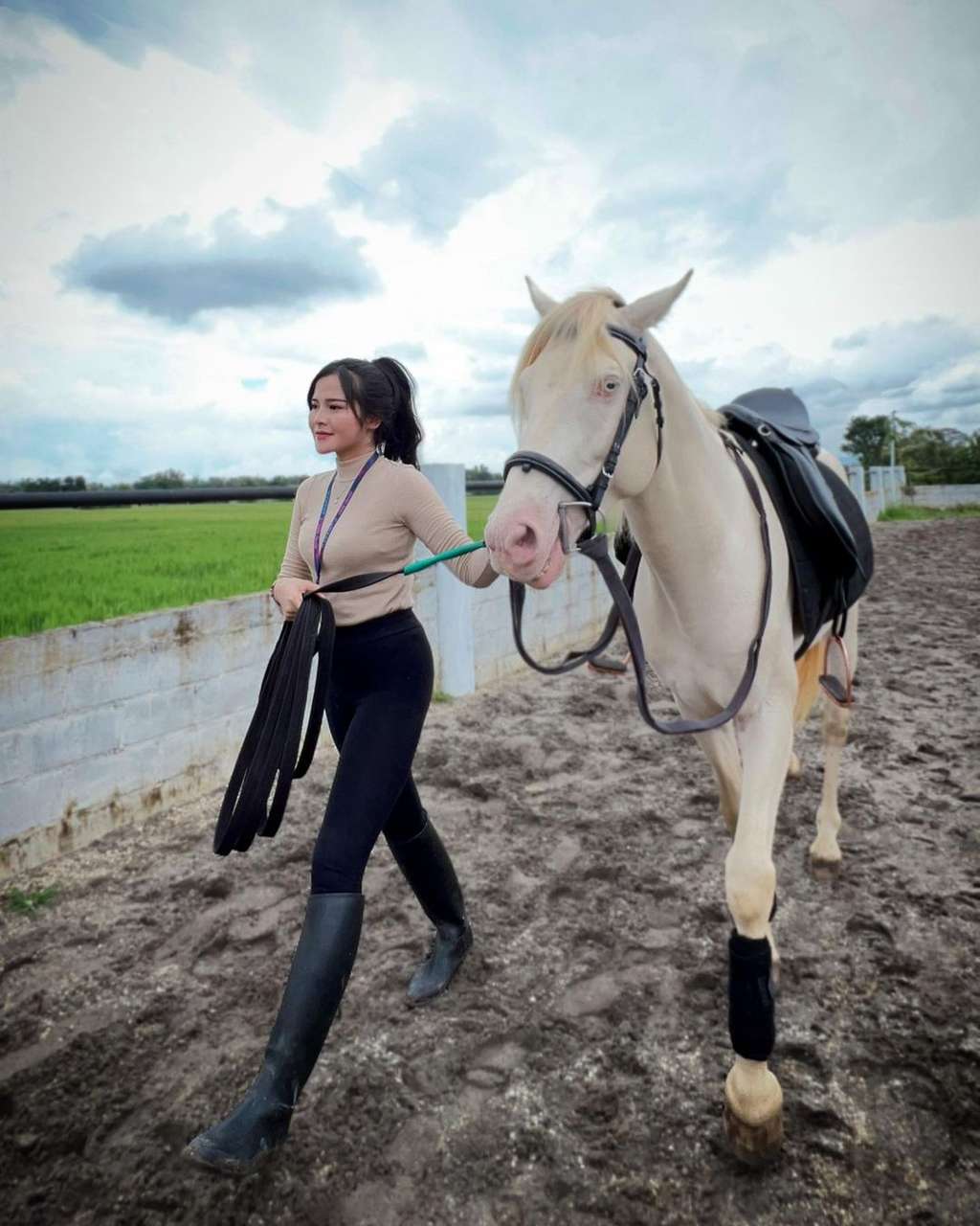 Potret Pacar Baru Denny Caknan, Bella Bonita yang Hobi Olahraga Berkuda