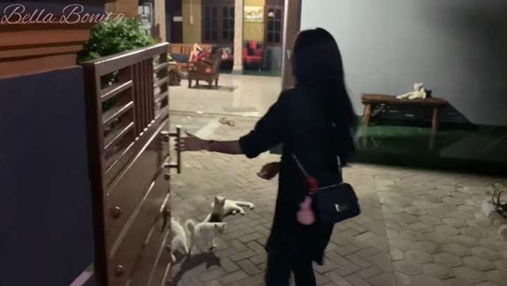 10 Potret Rumah Bella Bonita di Madiun, Calon Istri Denny Caknan, Ternyata Sederhana & Masih Jadul!