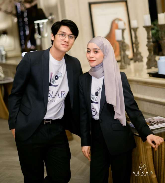 Bocah Imut Ini Ternyata Penyanyi Terkenal, Dulu Hidup Sederhana dan Tinggal di Rumah Berdinding Bambu, Kini Kariernya Meroket Tajam!