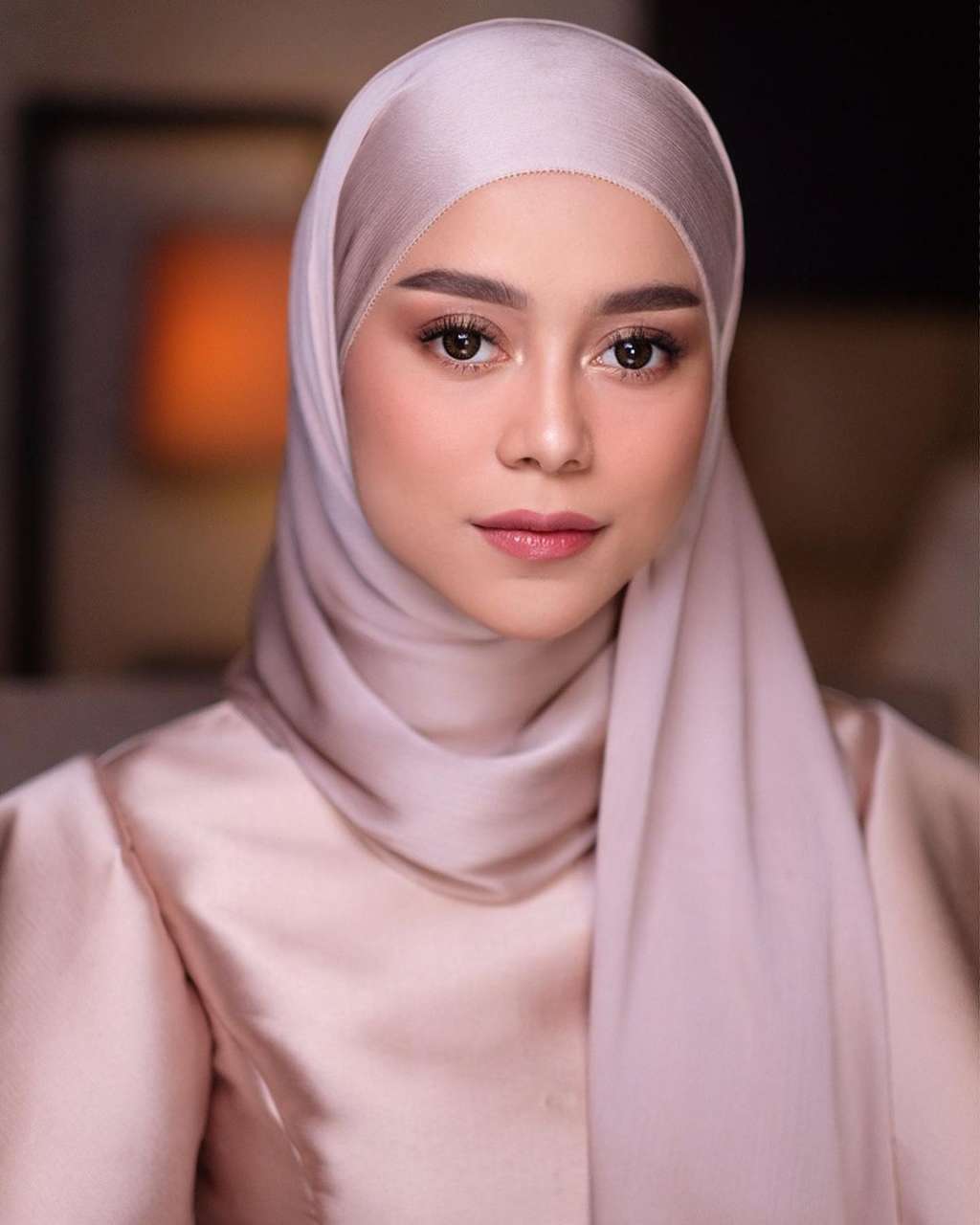 Bocah Imut Ini Ternyata Penyanyi Terkenal, Dulu Hidup Sederhana dan Tinggal di Rumah Berdinding Bambu, Kini Kariernya Meroket Tajam!