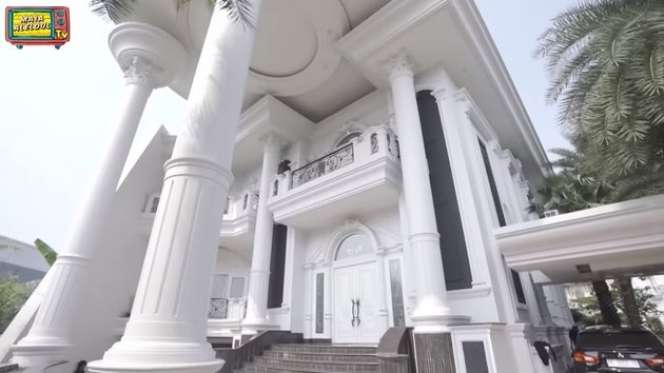 Adu Mewah Rumah Putri Ariani di Yogyakarta VS Jakarta, Bak Istana Putih Kerajaan, Ternyata Pemberian Seorang Pengusaha!
