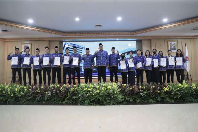 Bikin Pangling! Potret Anthony Ginting dan Jonathan Christie Pakai Peci dan Baju Korpri, Diangkat jadi PNS