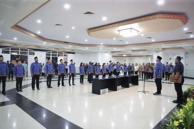 Bikin Pangling! Potret Anthony Ginting dan Jonathan Christie Pakai Peci dan Baju Korpri, Diangkat jadi PNS