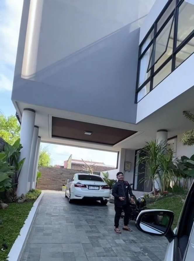 10 Adu Mewah Rumah Denny Caknan VS Happy Asmara, Ditinggal Nikah Mantan, Siapa Lebih Tajir Melintir?