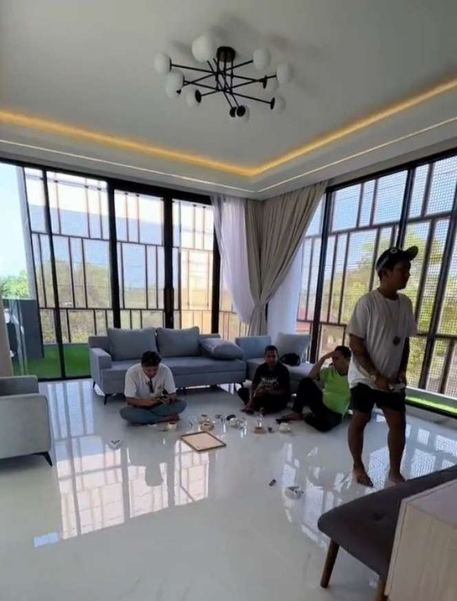 10 Adu Mewah Rumah Denny Caknan VS Happy Asmara, Ditinggal Nikah Mantan, Siapa Lebih Tajir Melintir?