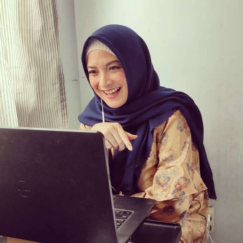 Potret Artis yang Tinggalkan Dunia Hiburan, Ada yang Jadi Tukang Giling Jagung