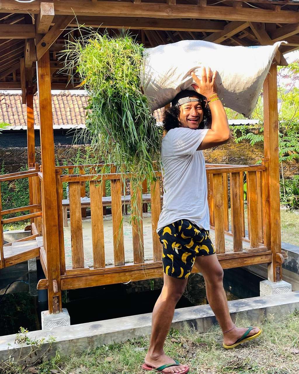 Potret Artis yang Tinggalkan Dunia Hiburan, Ada yang Jadi Tukang Giling Jagung