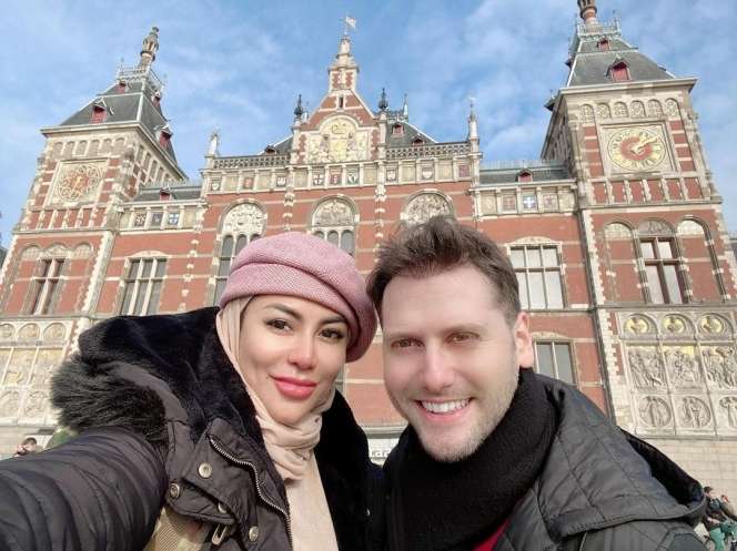 Pernah Idap Kanker Hingga Adopsi 21 Anak, Artis Cantik Ini Gagal Nikah 4 Kali, Kini Ceraikan Suami Bule Turki!