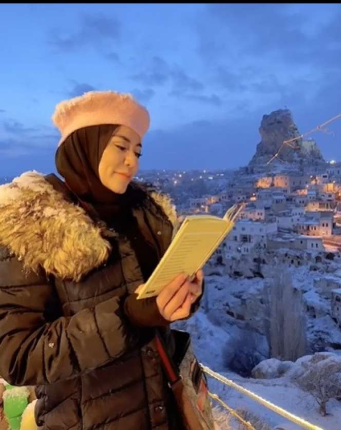 Pernah Idap Kanker Hingga Adopsi 21 Anak, Artis Cantik Ini Gagal Nikah 4 Kali, Kini Ceraikan Suami Bule Turki!