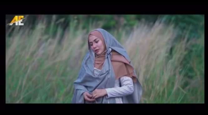 Pernah Idap Kanker Hingga Adopsi 21 Anak, Artis Cantik Ini Gagal Nikah 4 Kali, Kini Ceraikan Suami Bule Turki!