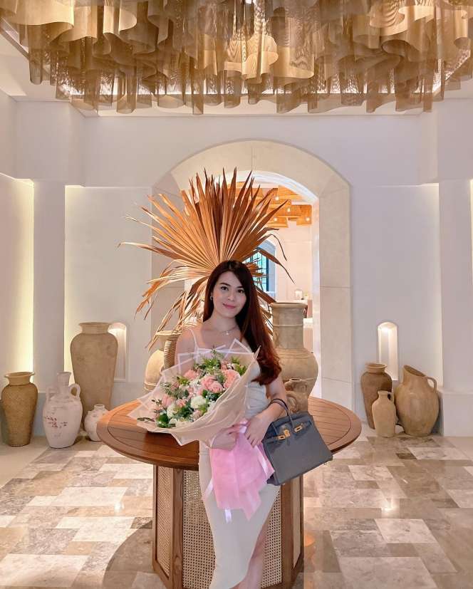 Potret Chen Giovani Soetanto, Calon Menantu Hotman Paris, Ternyata Bukan Orang Sembarangan!