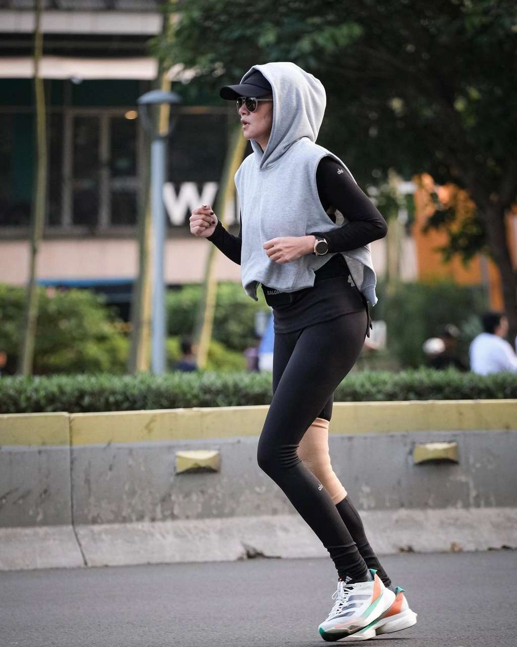 Potret Olla Ramlan Pakai Legging, Netizen Malah Was-Was