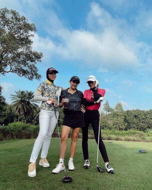 Potret Olla Ramlan Pakai Legging, Netizen Malah Was-Was