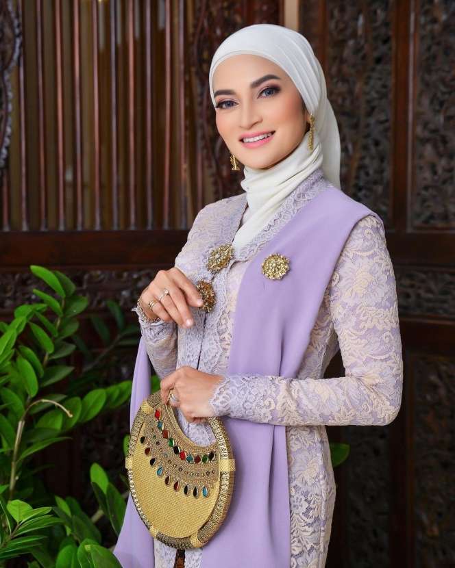 Potret Menantu Rima Melati, Marisa Tumbuan yang Doyan Produk Fesyen Bermerek