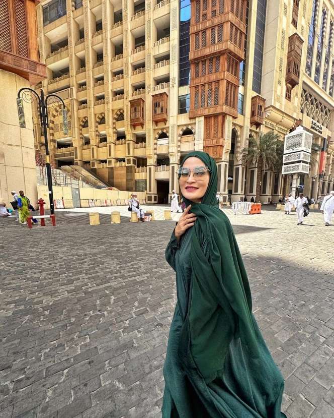 Potret Menantu Rima Melati, Marisa Tumbuan yang Doyan Produk Fesyen Bermerek