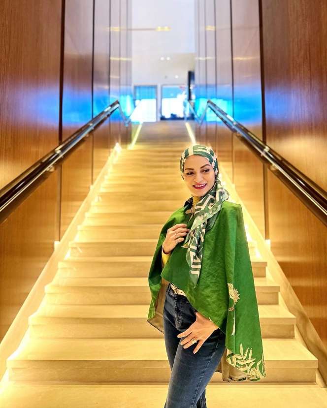 Potret Menantu Rima Melati, Marisa Tumbuan yang Doyan Produk Fesyen Bermerek