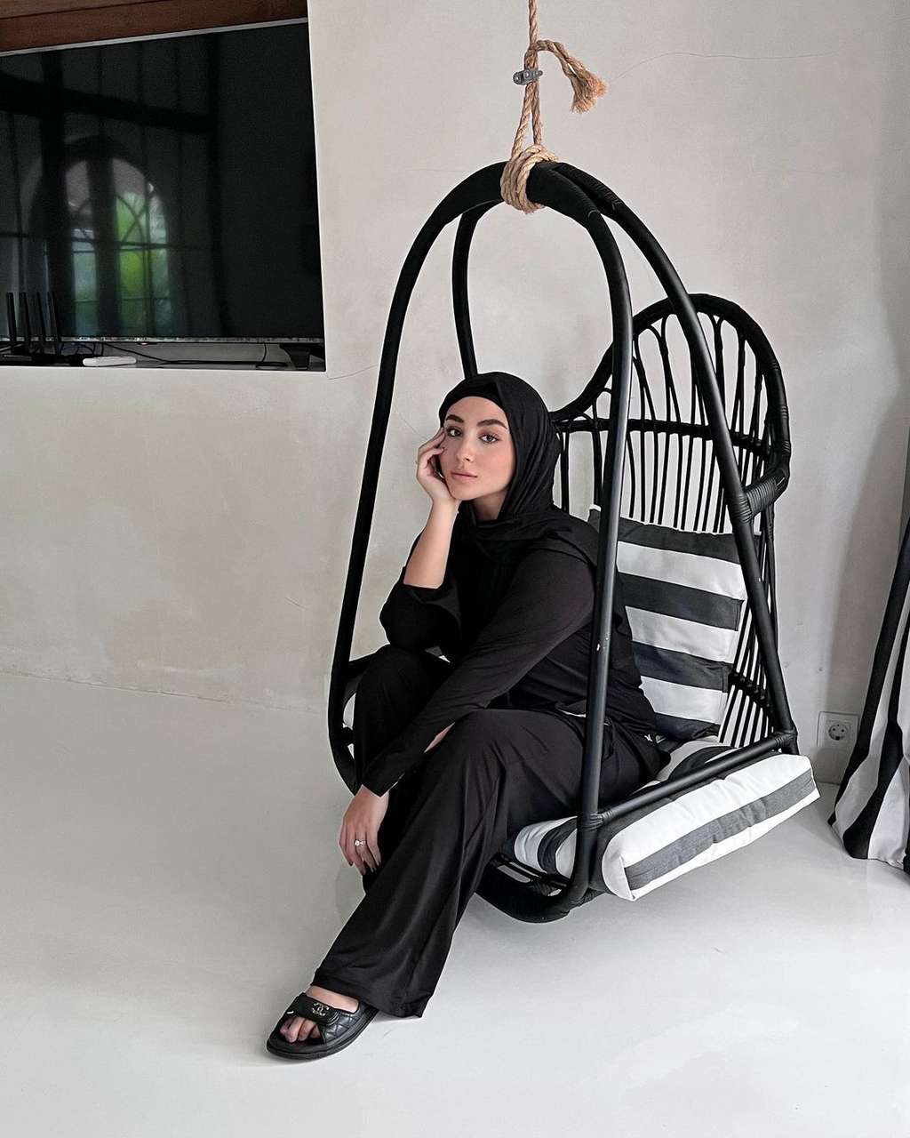 OOTD Hitam ala Margin Wieheerm