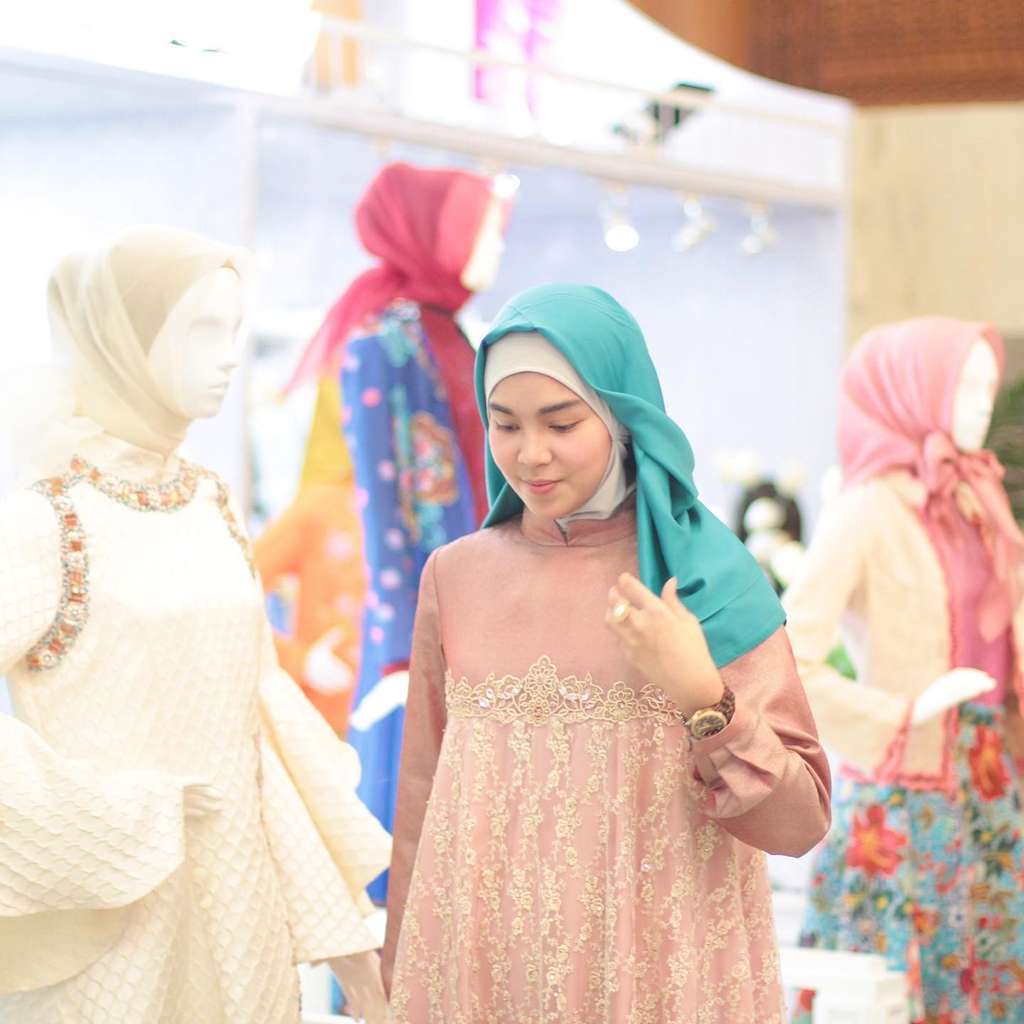 Calon Suami Lebih Pilih `Among Tamu` Untuk Dinikahi, Nasib Selebgram Cantik Ini Begitu Pilu, Kini Hidupnya Berubah Drastis!