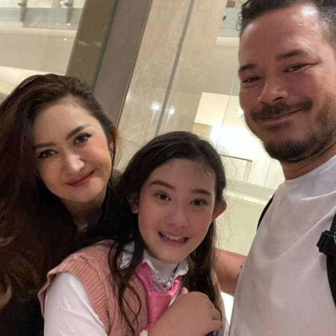 Potret Terbaru Mihaela Anak Nafa Urbach dan Zack Lee, Kini Beranjak Remaja Makin Cantik Saingi Sang Mamah!