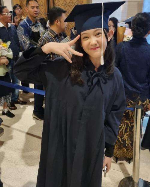 Potret Terbaru Mihaela Anak Nafa Urbach dan Zack Lee, Kini Beranjak Remaja Makin Cantik Saingi Sang Mamah!