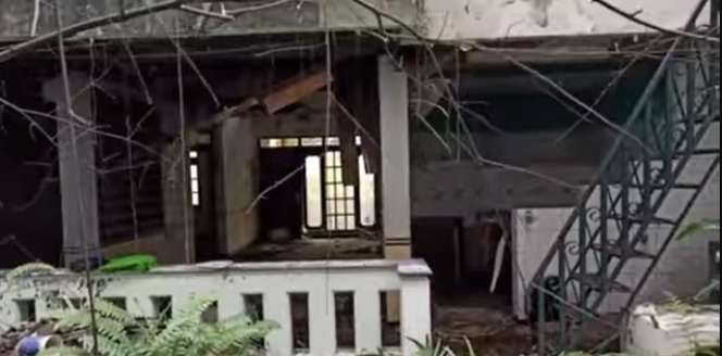 Potret Rumah Mewah Terbengkalai yang Diduga Milik Artis Cilik Era 90-an, Ternyata Begini Fakta Sebenarnya…