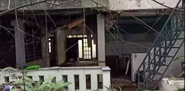 Potret Rumah Mewah Terbengkalai yang Diduga Milik Artis Cilik Era 90-an, Ternyata Begini Fakta Sebenarnya…