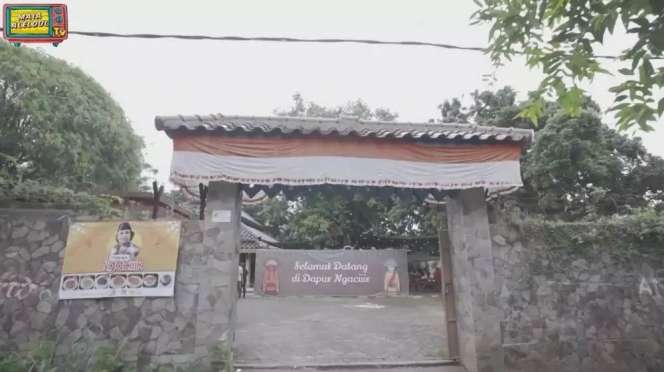 Porter Sederet Artis Buka Usaha Kuliner di Depan Rumah, Teras Rumah Mewah Rp32 Miliar Muzdalifah Diubah jadi Warung Makan