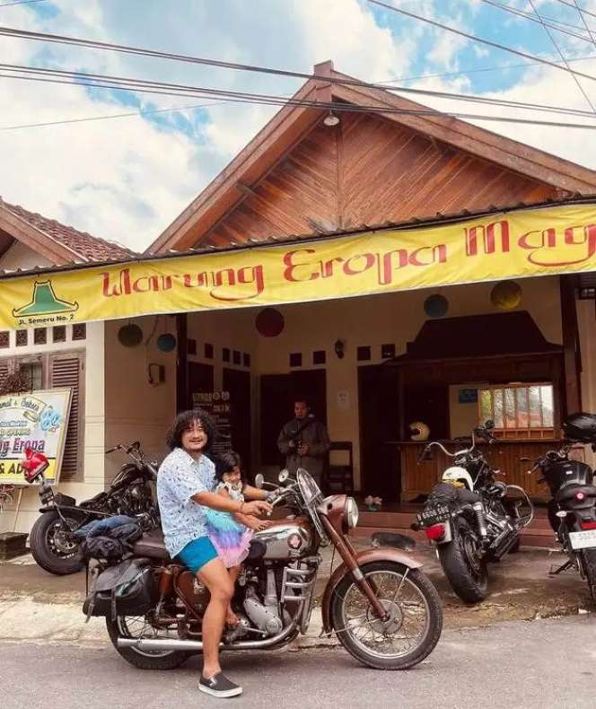 Porter Sederet Artis Buka Usaha Kuliner di Depan Rumah, Teras Rumah Mewah Rp32 Miliar Muzdalifah Diubah jadi Warung Makan
