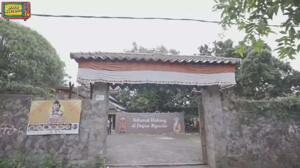 Porter Sederet Artis Buka Usaha Kuliner di Depan Rumah, Teras Rumah Mewah Rp32 Miliar Muzdalifah Diubah jadi Warung Makan