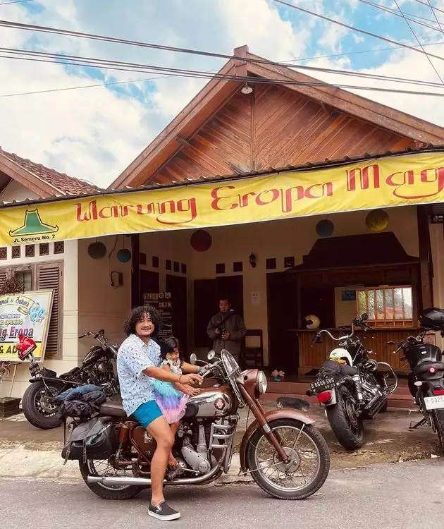 Porter Sederet Artis Buka Usaha Kuliner di Depan Rumah, Teras Rumah Mewah Rp32 Miliar Muzdalifah Diubah jadi Warung Makan